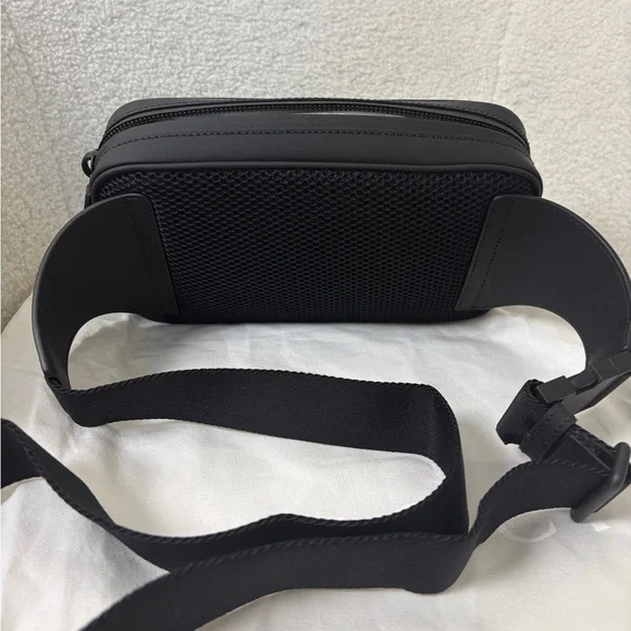 Gucci GG Belt Bag in Rubber-effect Leather NWT - Picture 6 of 9